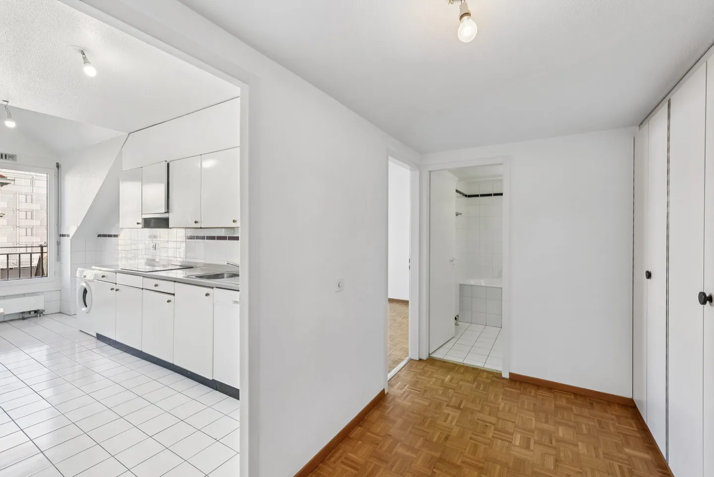 Beautiful 3-room apartment with 116m2, with gallery 100m from the lake - Photo 11 of 12