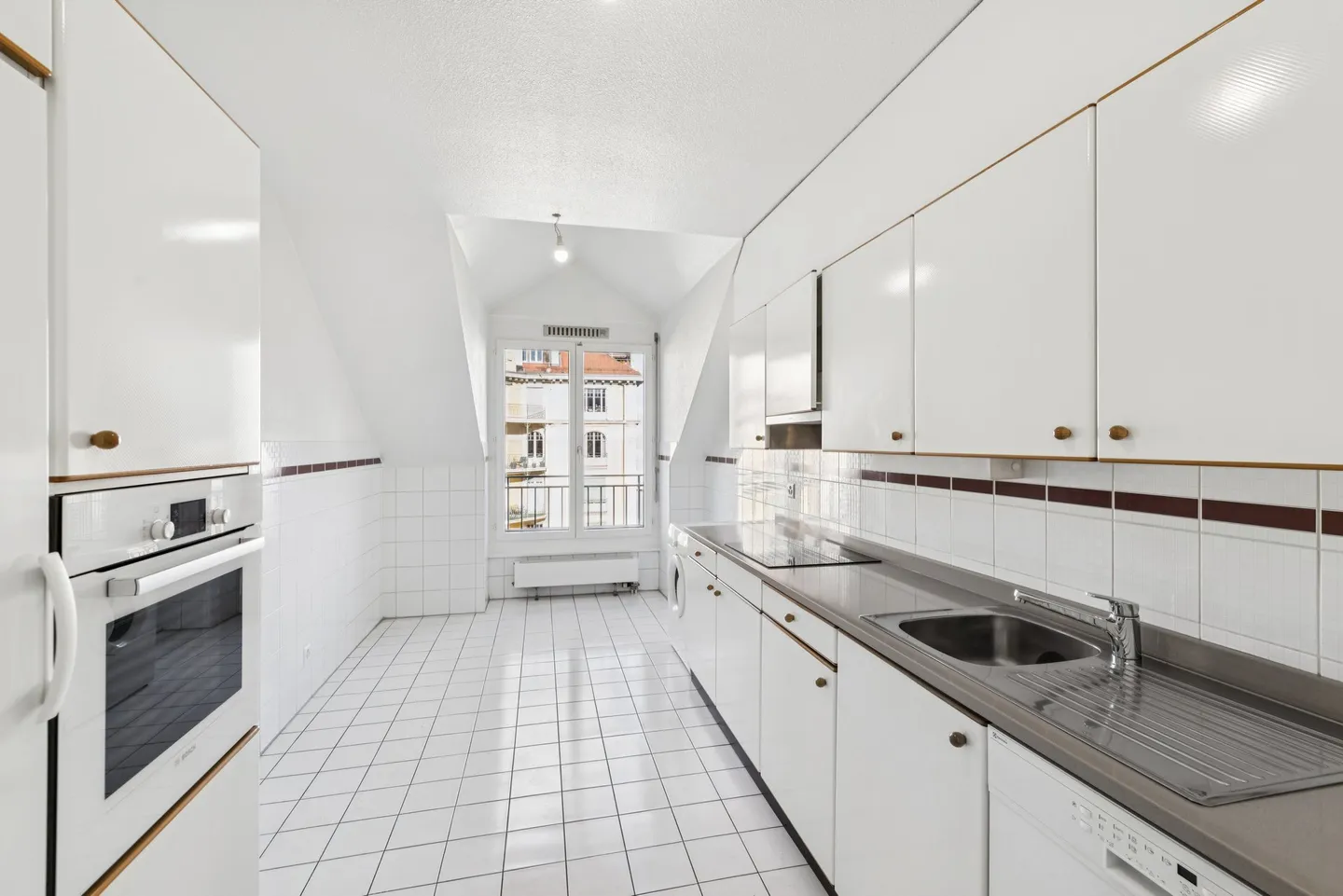 Beautiful 3-room apartment with 116m2, with gallery 100m from the lake - Photo 5 of 12