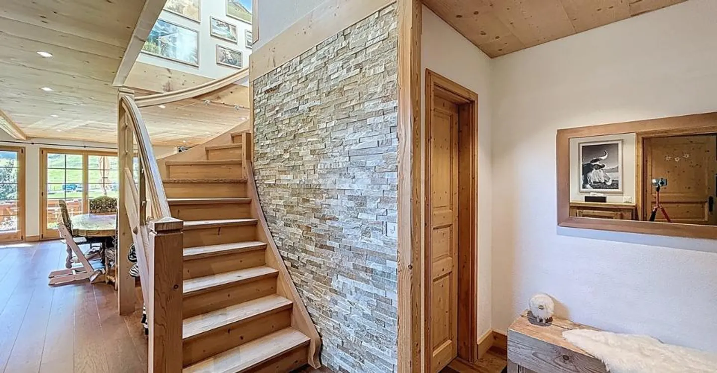At the Gates of Gstaad – Exceptional Apartment in a Modern Chalet - Photo 2 of 6