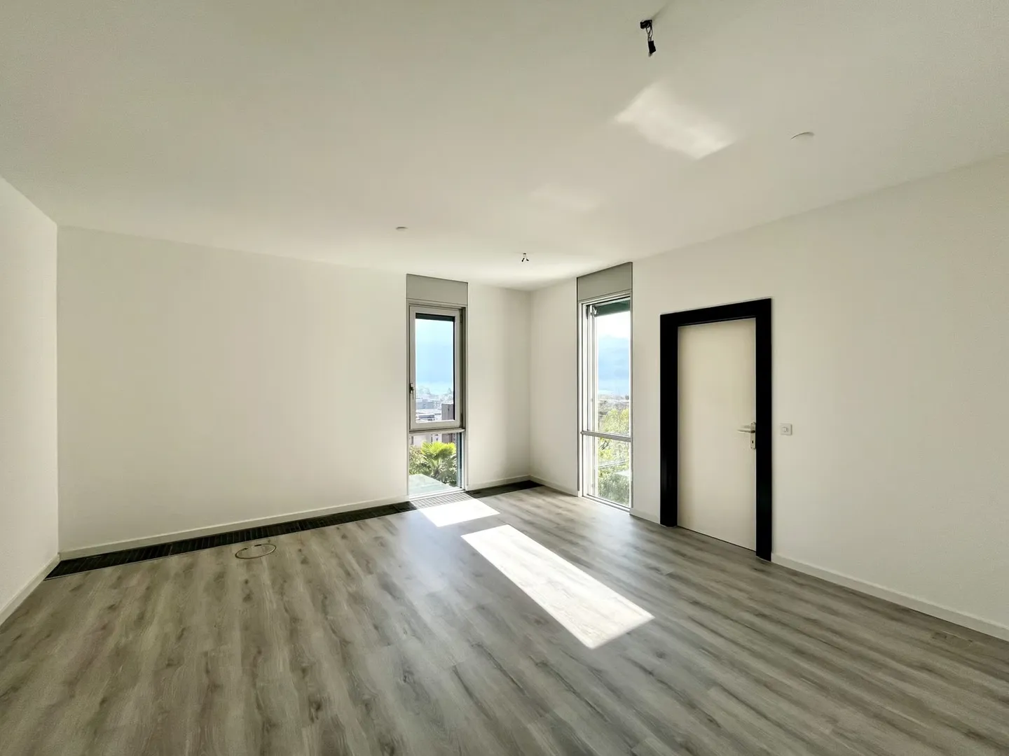 LUGANO - BUREAU SPACIEUX À LOUER AVEC VUE SUR LE LAC DE 217 M² - Photo 6 sur 10