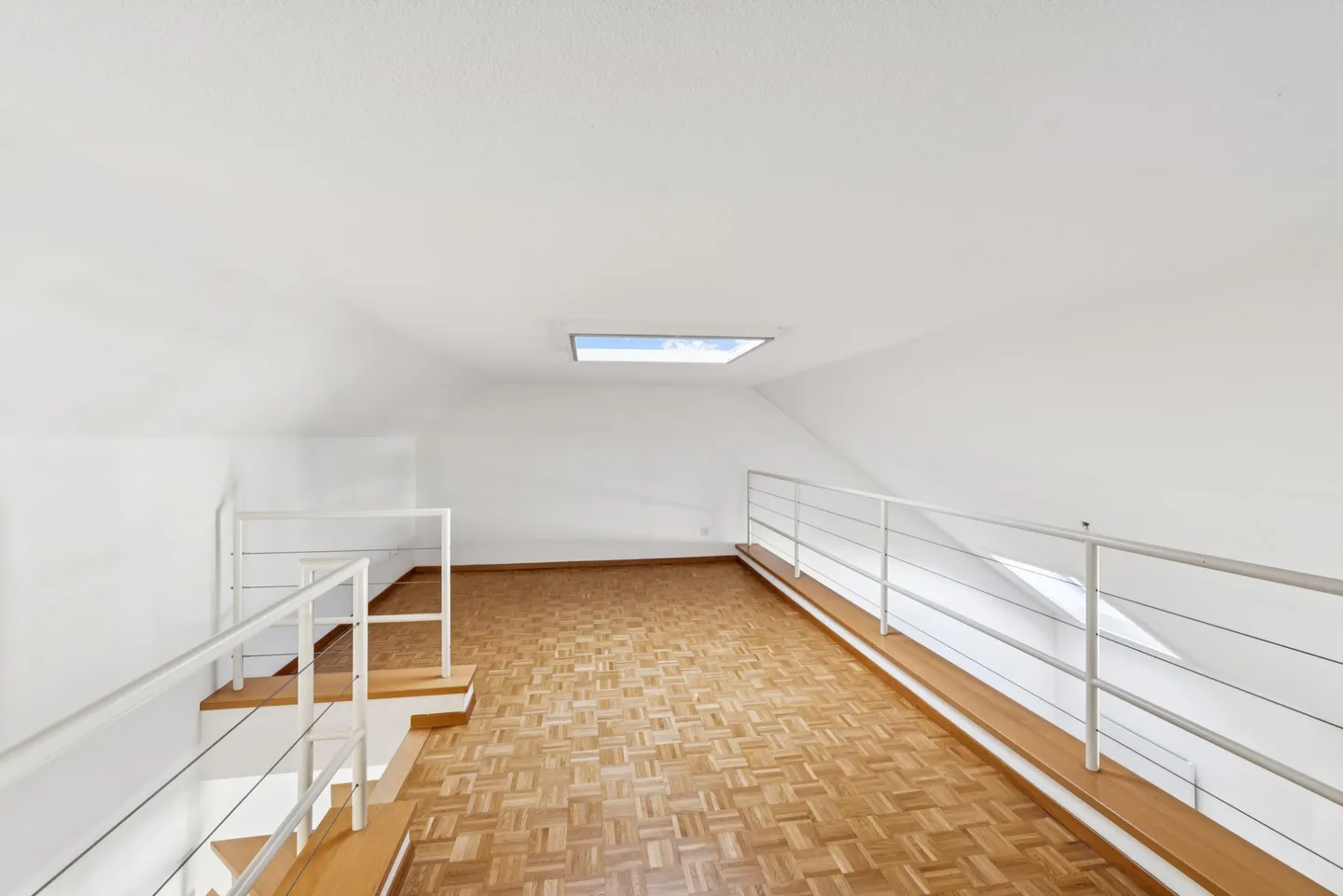 Beautiful 3-room apartment with 116m2, with gallery 100m from the lake - Photo 9 of 12