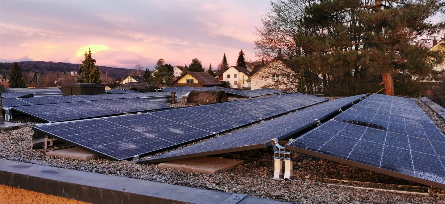 Luminoso appartamento familiare arredato di 6,5 stanze con giardino a Dübendorf - Foto 17 di 21