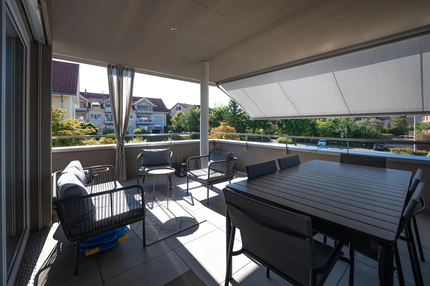 Moderne 4.5-Zimmerwohnung mit überdachtem Südbalkon & 2 TG-Plätze - Foto 1 di 20