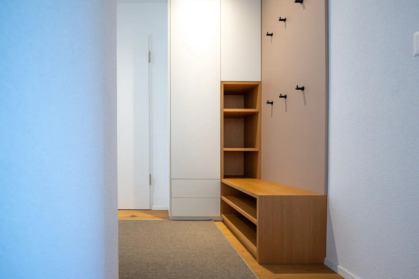 Moderne 4.5-Zimmerwohnung mit überdachtem Südbalkon & 2 TG-Plätze - Foto 4 di 20
