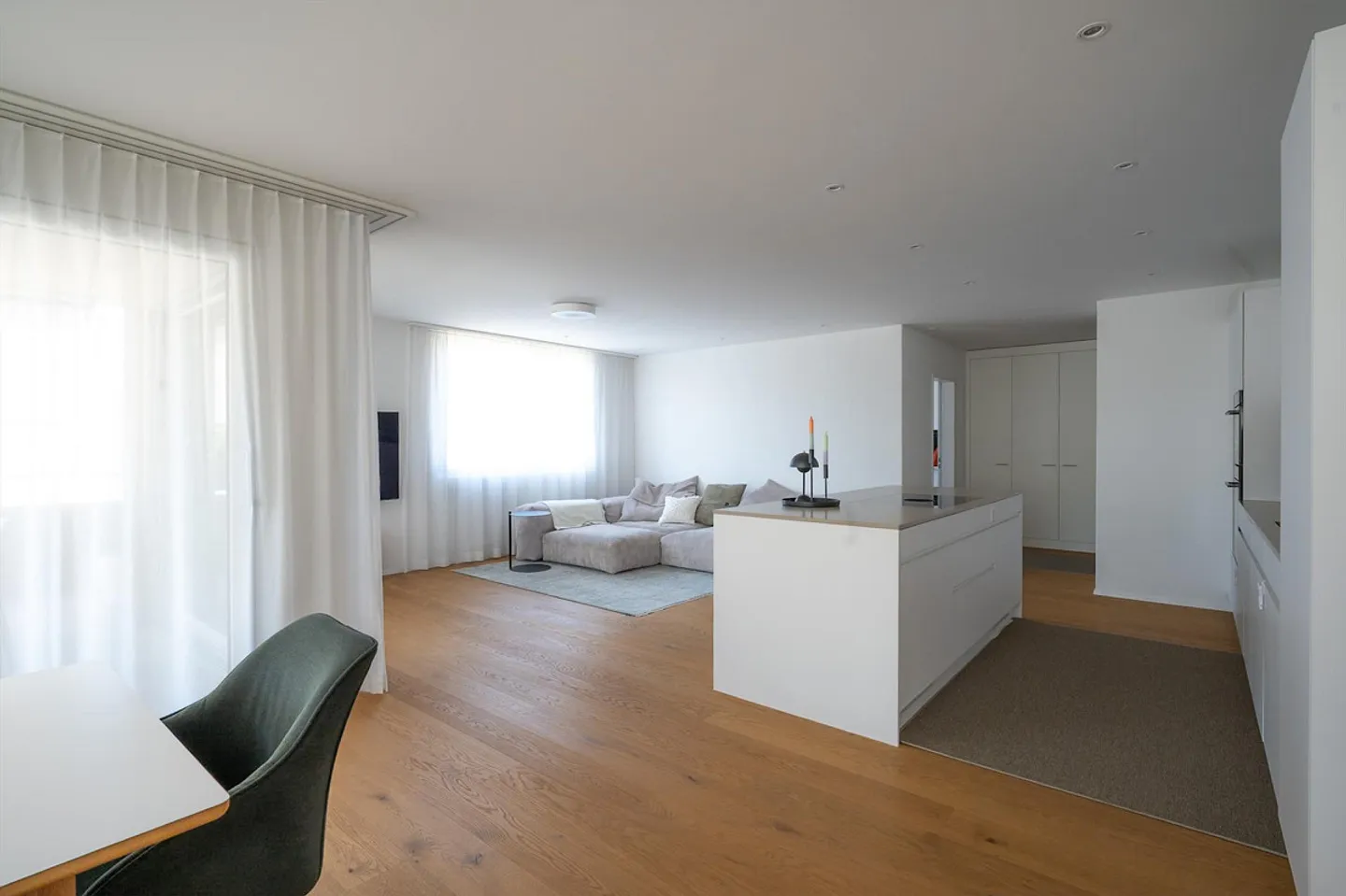 Moderne 4.5-Zimmerwohnung mit überdachtem Südbalkon & 2 TG-Plätze - Foto 11 di 20