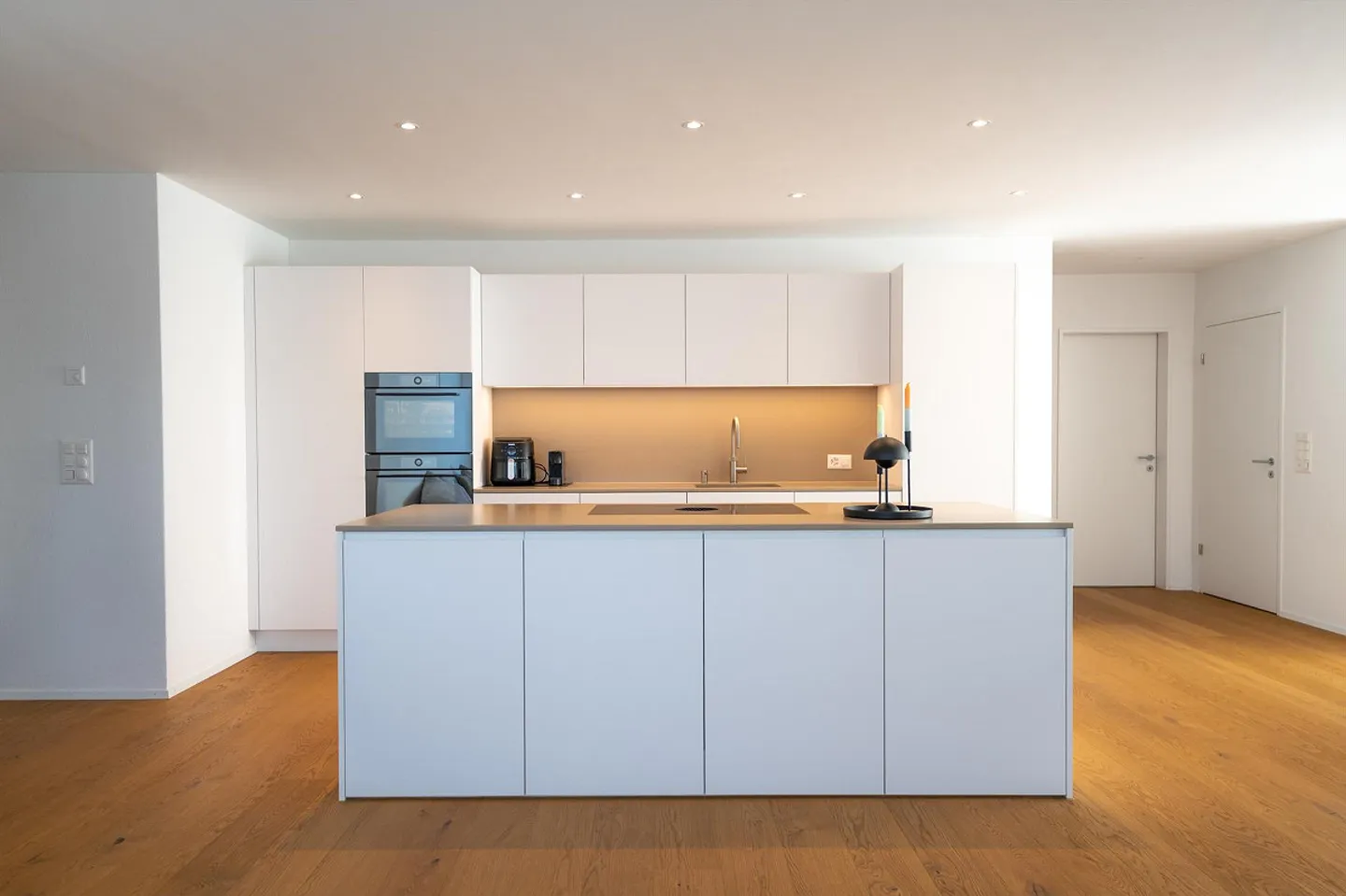 Moderne 4.5-Zimmerwohnung mit überdachtem Südbalkon & 2 TG-Plätze - Foto 12 di 20