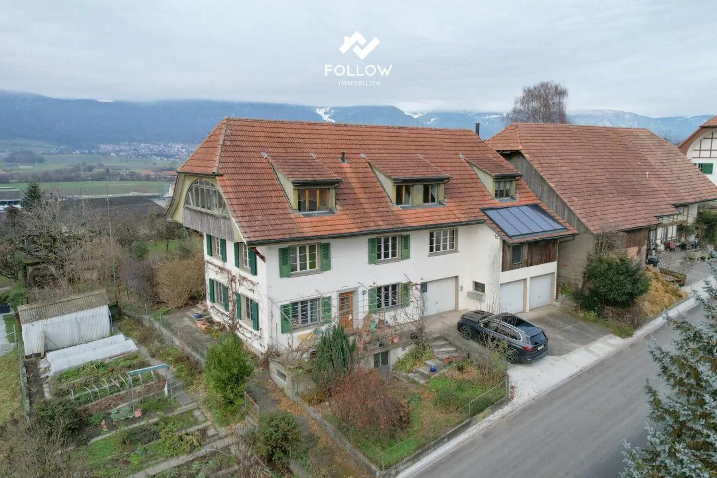 Ampia casa trifamiliare con vista - Foto 1 di 26