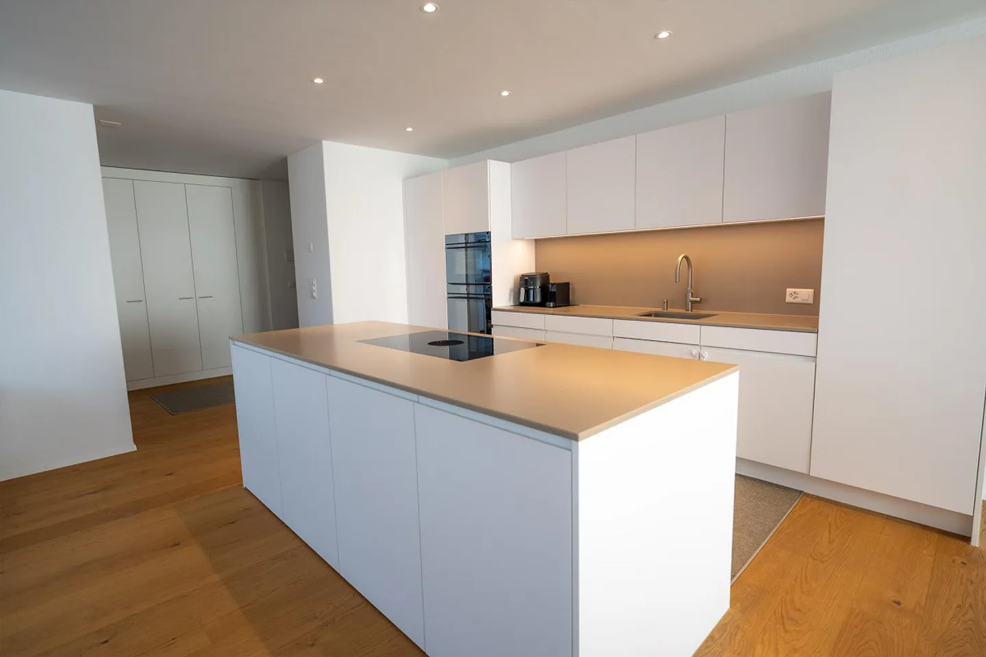 Moderne 4.5-Zimmerwohnung mit überdachtem Südbalkon & 2 TG-Plätze - Foto 13 di 20