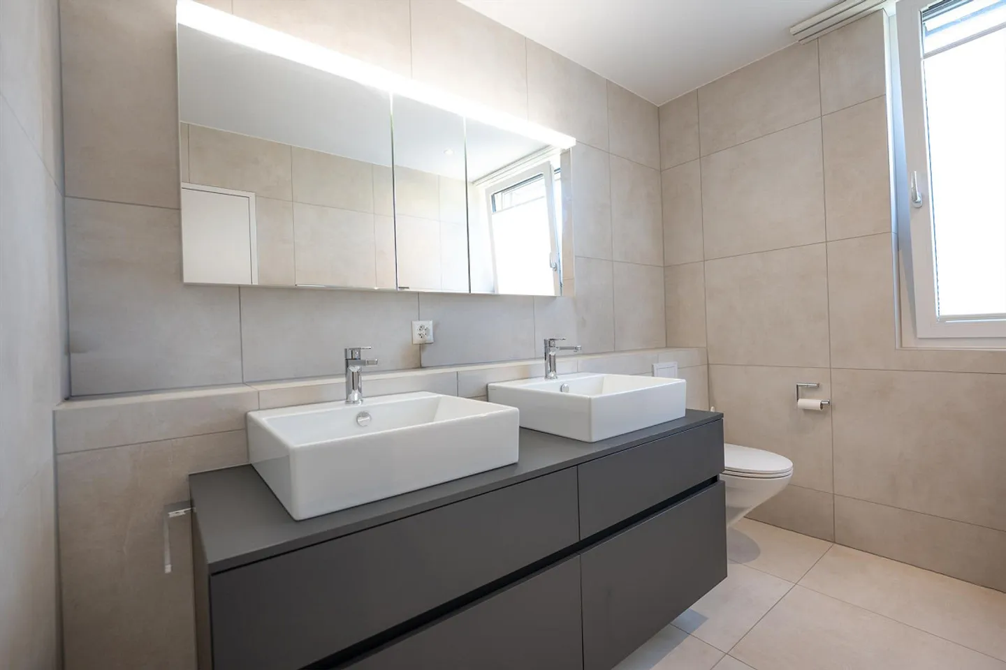 Moderne 4.5-Zimmerwohnung mit überdachtem Südbalkon & 2 TG-Plätze - Foto 16 di 20