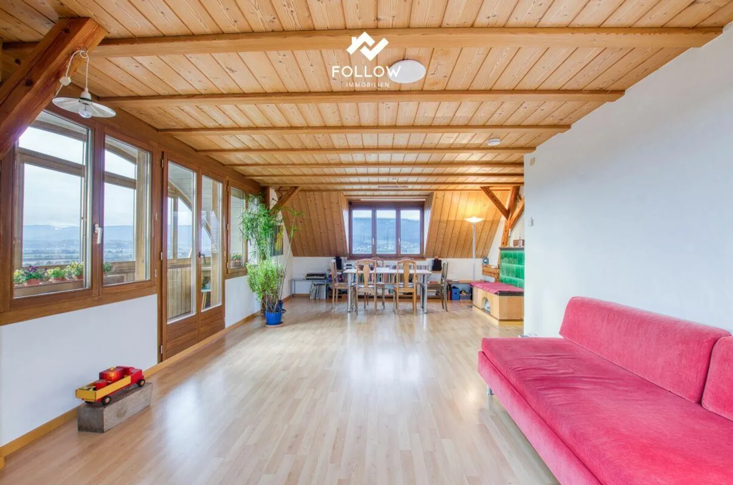 Ampia casa trifamiliare con vista - Foto 4 di 26