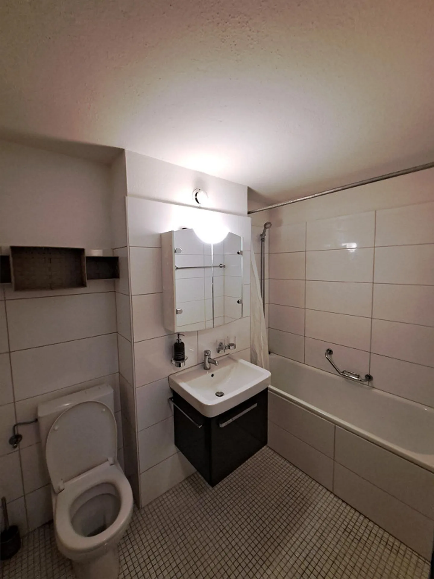 Appartement 2.5 pièces au rez-de-chaussée surélevé - Photo 3 sur 7