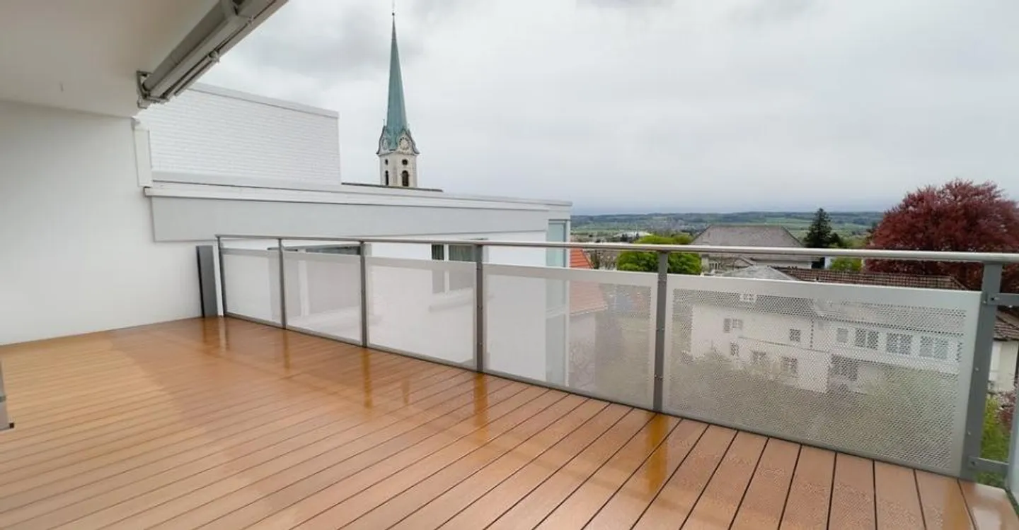 Appartamento di 4 stanze completamente ristrutturato con grande balcone - Foto 10 di 11