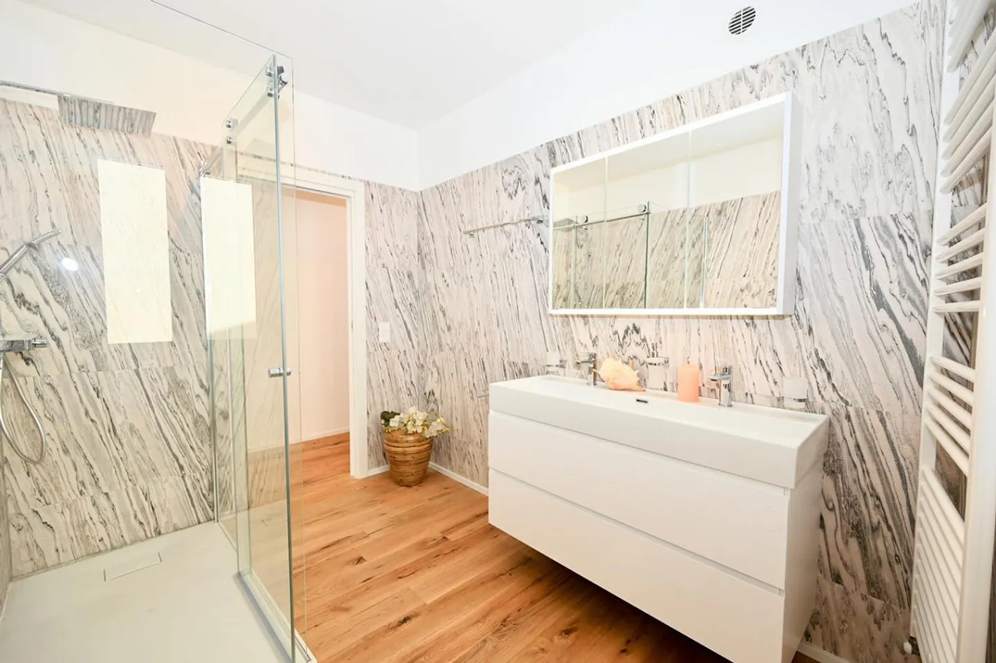 Completely renovated apartment with lake view in Ponte Tresa - Photo 8 of 13
