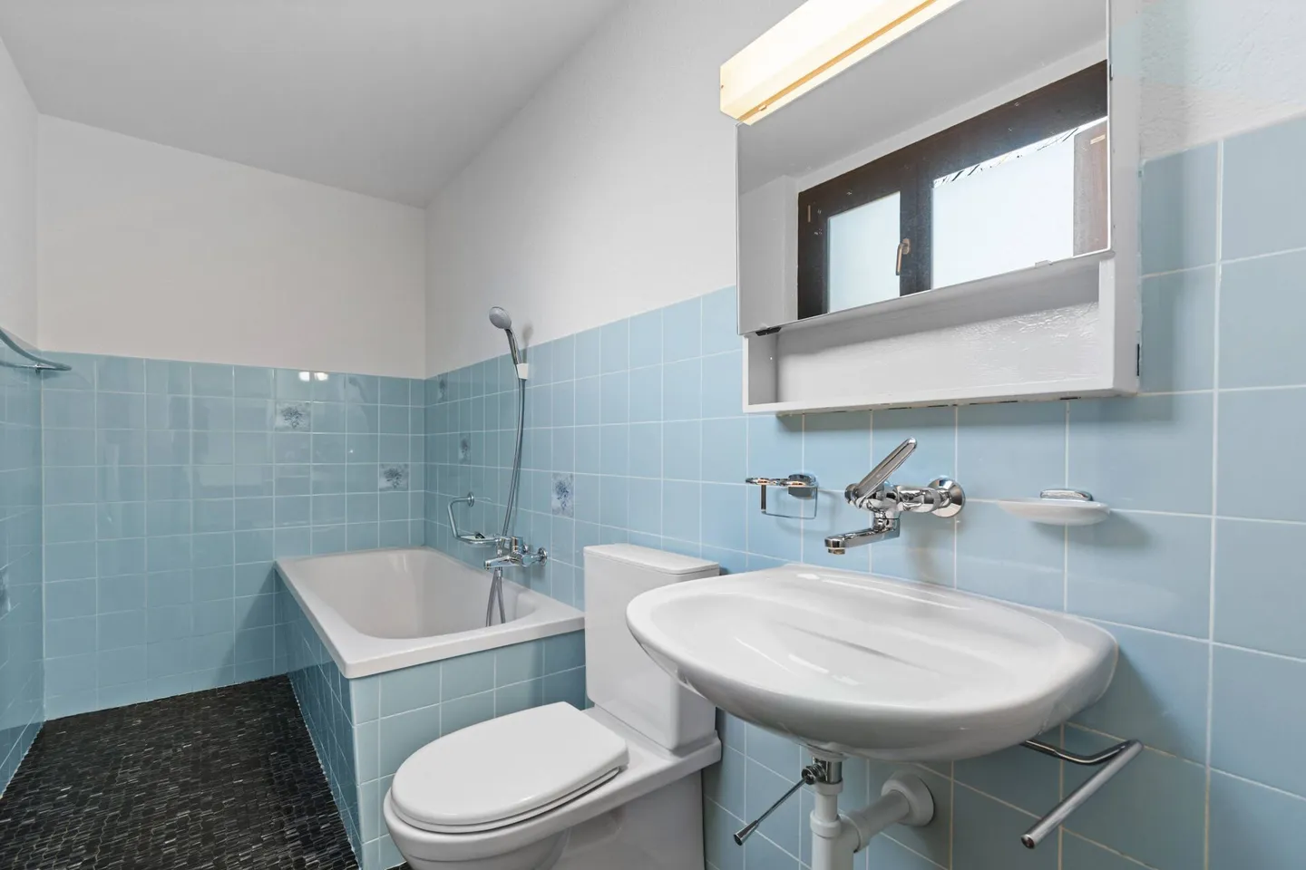 Casa unifamiliare indipendente nella migliore posizione ad Arlesheim - Foto 7 di 9