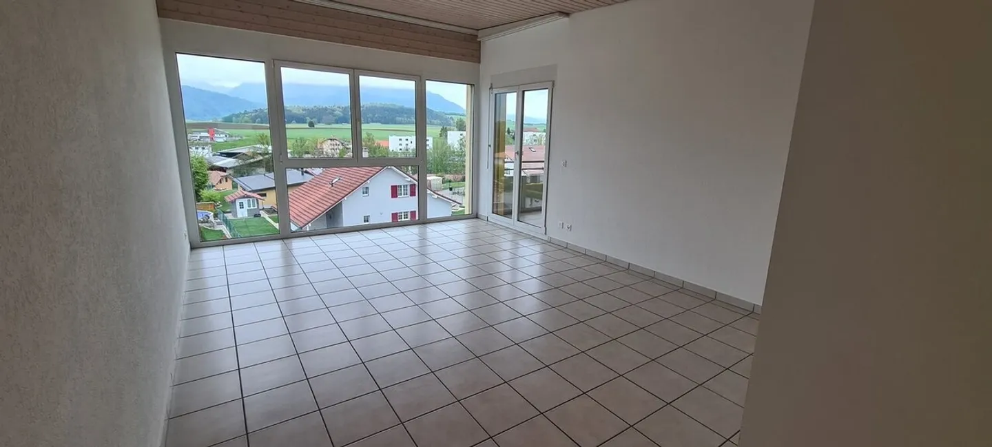 Appartement Charmant avec Terrasse - Photo 4 sur 12