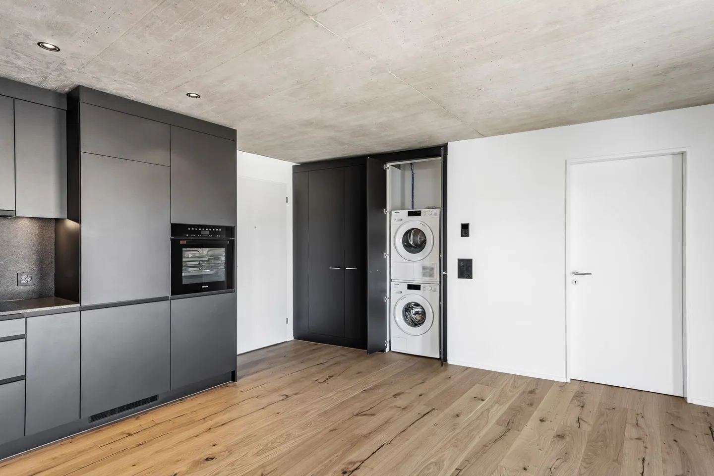 Bezugsbereite 2.5-Zimmer-Neubauwohnung mit hochwertigem Ausbau - Foto 3 von 10