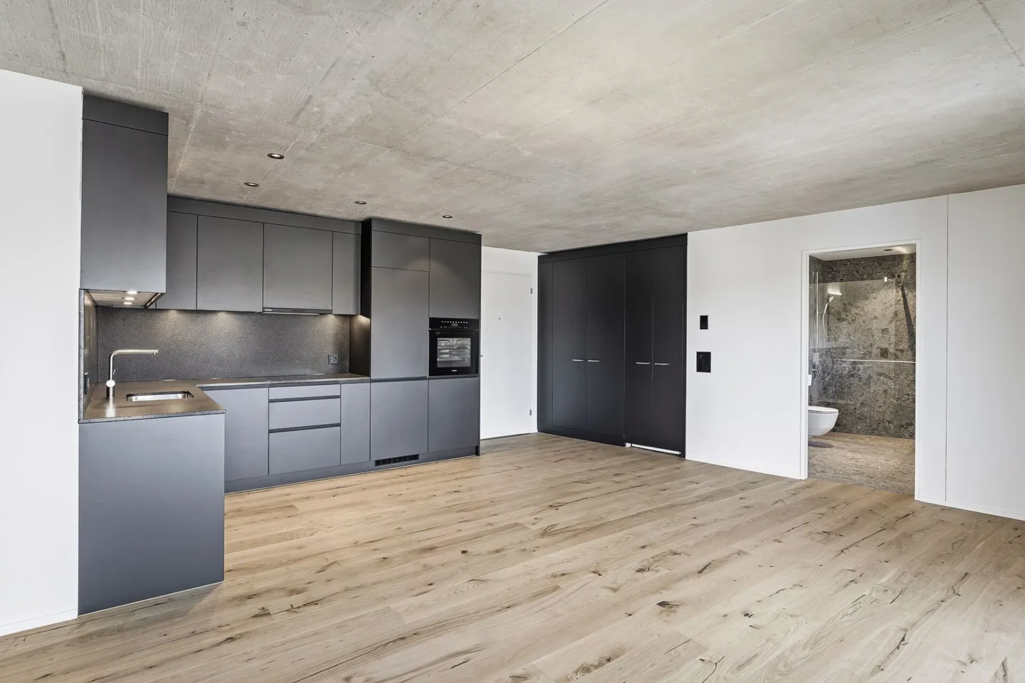 Bezugsbereite 2.5-Zimmer-Neubauwohnung mit hochwertigem Ausbau - Foto 4 von 10