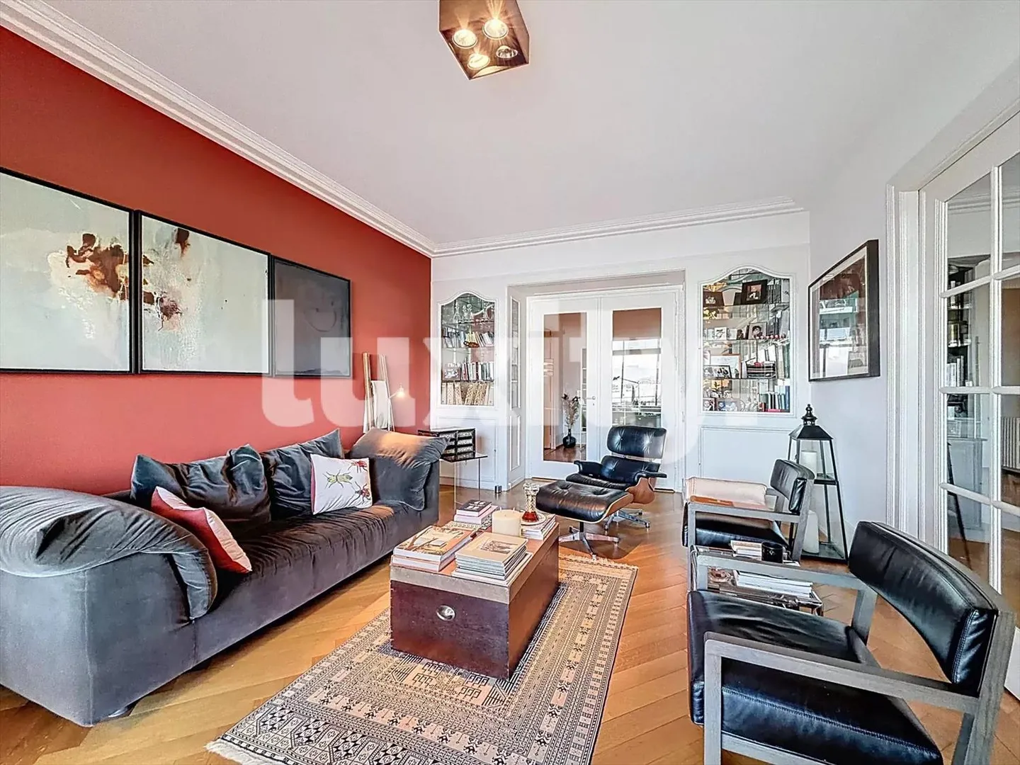 10-Room Apartment - Photo 2 of 5