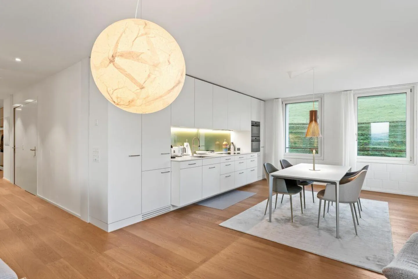 Modern, nearly new 3 ½-room apartment on the 3rd floor with inviting, spacious layout - Photo 4 of 14