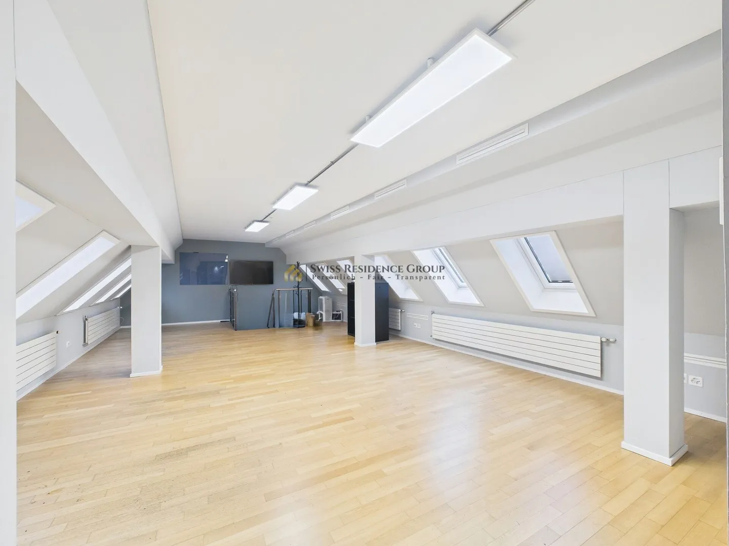 Central Office over Two Floors - Modern Equipped with a View over the City Rooftops - Photo 3 of 12