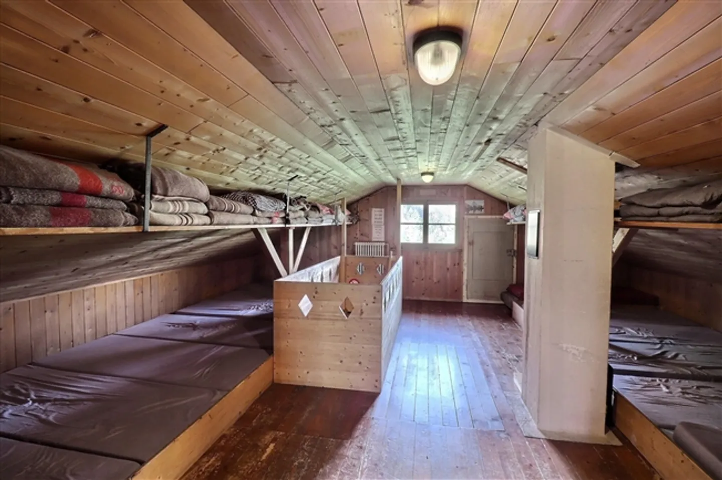 Un joyau rare au coeur des montagnes fribourgeoises - magnifique chalet dans la - Photo 7 sur 18