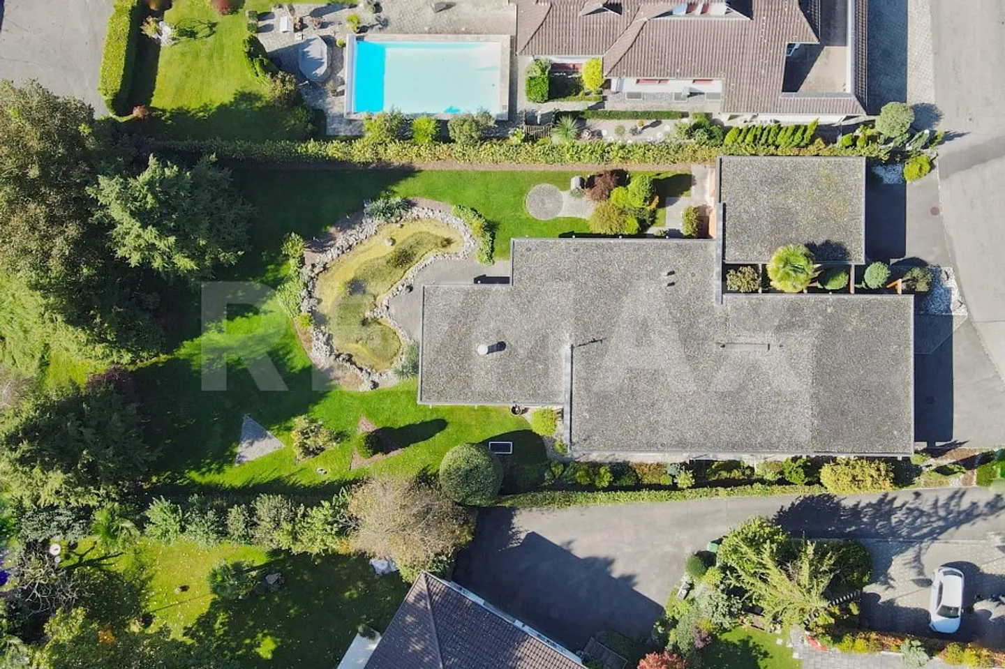 Einfamilienhaus im Bungalow-Stil mit Wellness-Oase und grossem Garten - Foto 2 von 12