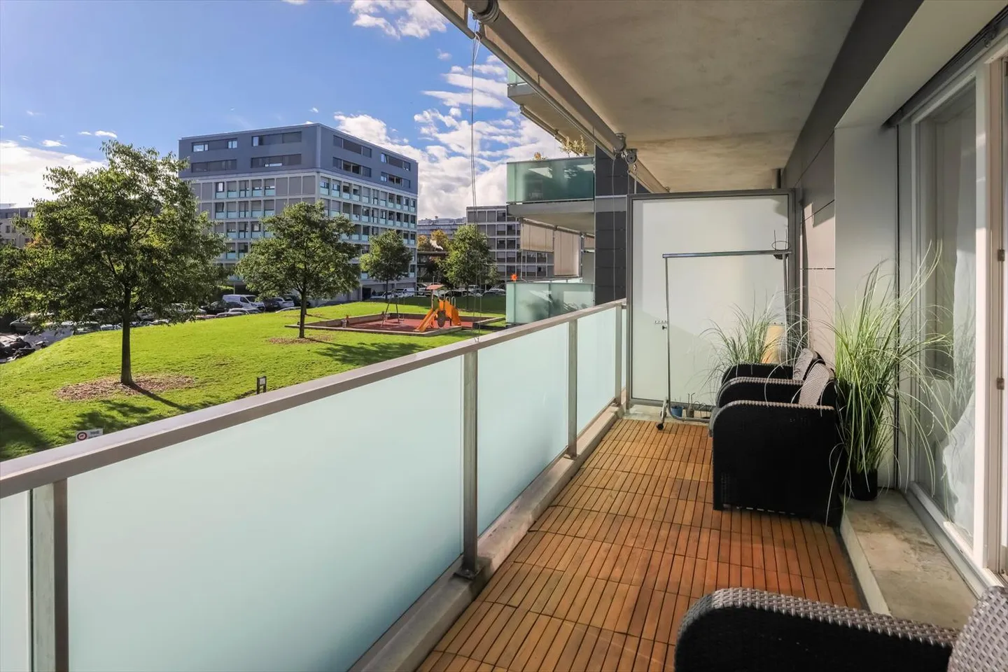 Crossing apartment near transport and shops - Photo 1 of 9