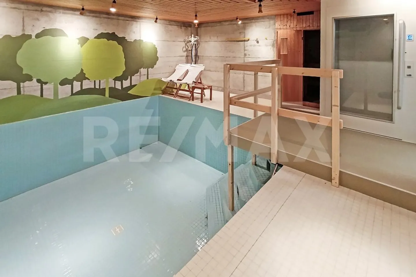 Einfamilienhaus im Bungalow-Stil mit Wellness-Oase und grossem Garten - Foto 8 von 12