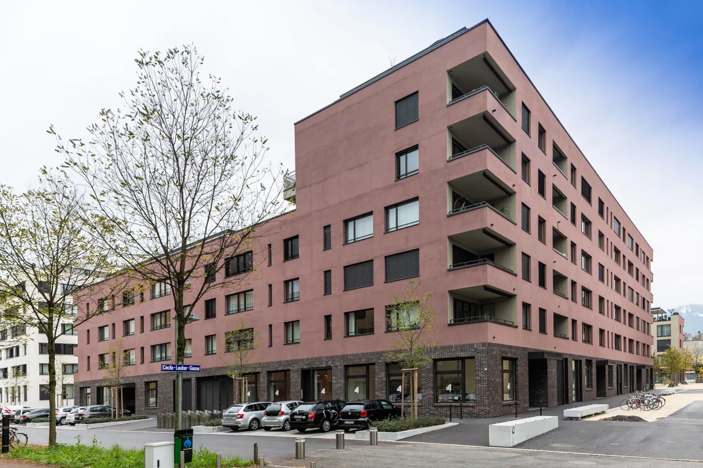 Bright and modern 2.5-room apartment on the 5th floor in the city of Lucerne - Photo 2 of 8