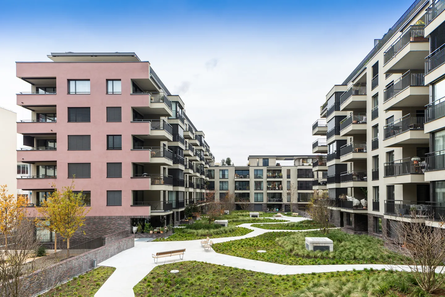 Bright and modern 2.5-room apartment on the 5th floor in the city of Lucerne - Photo 3 of 8