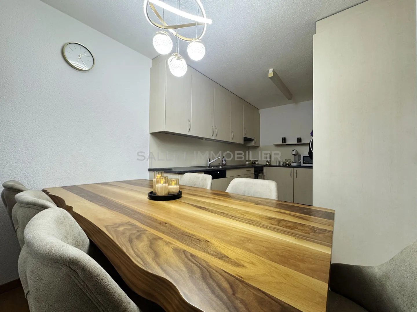 2 immeubles de rendement idéalement situés au coeur du village - Photo 3 sur 10