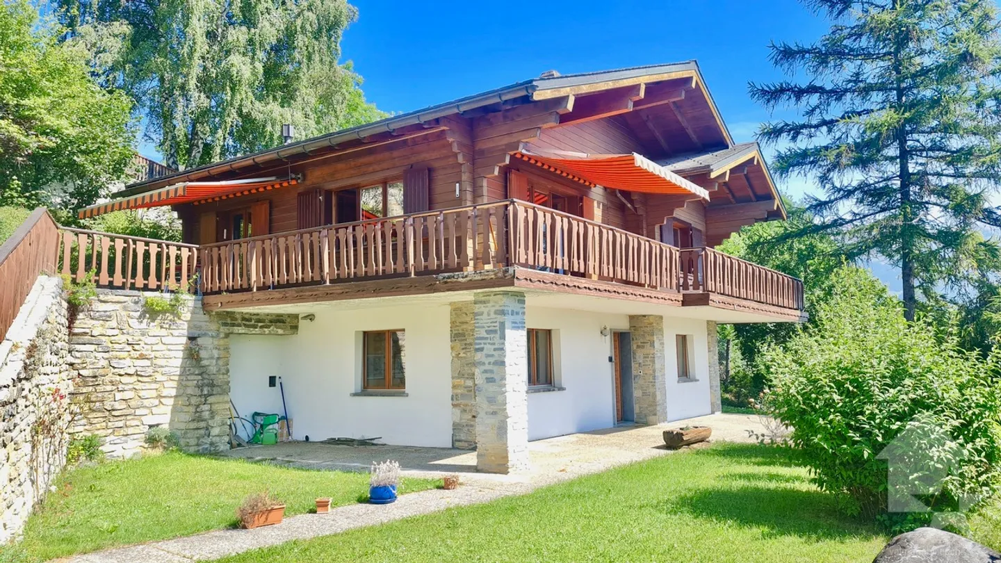 Magnifico chalet con vista spettacolare, immerso in un ambiente tranquillo - Foto 2 di 24