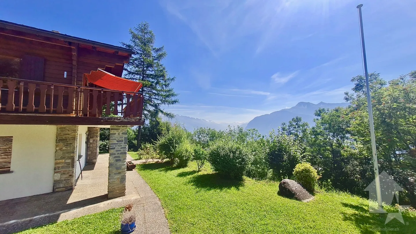 Magnifico chalet con vista spettacolare, immerso in un ambiente tranquillo - Foto 3 di 24