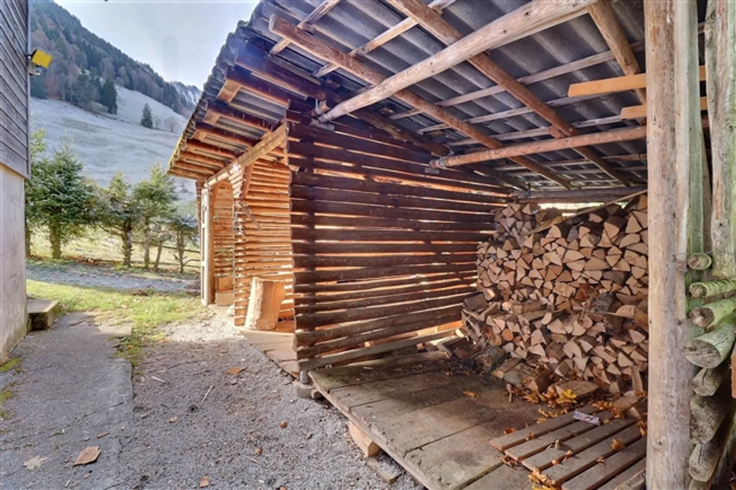 Un joyau rare au coeur des montagnes fribourgeoises - magnifique chalet dans la - Photo 17 sur 18