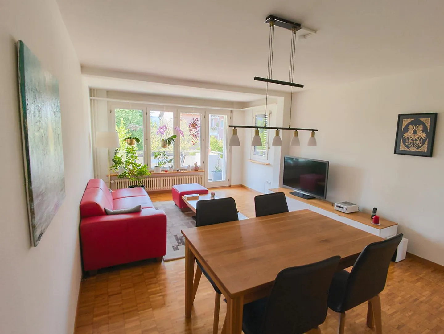 Sunny 3½-room apartment with 2 balconies in a quiet neighborhood - Photo 2 of 7