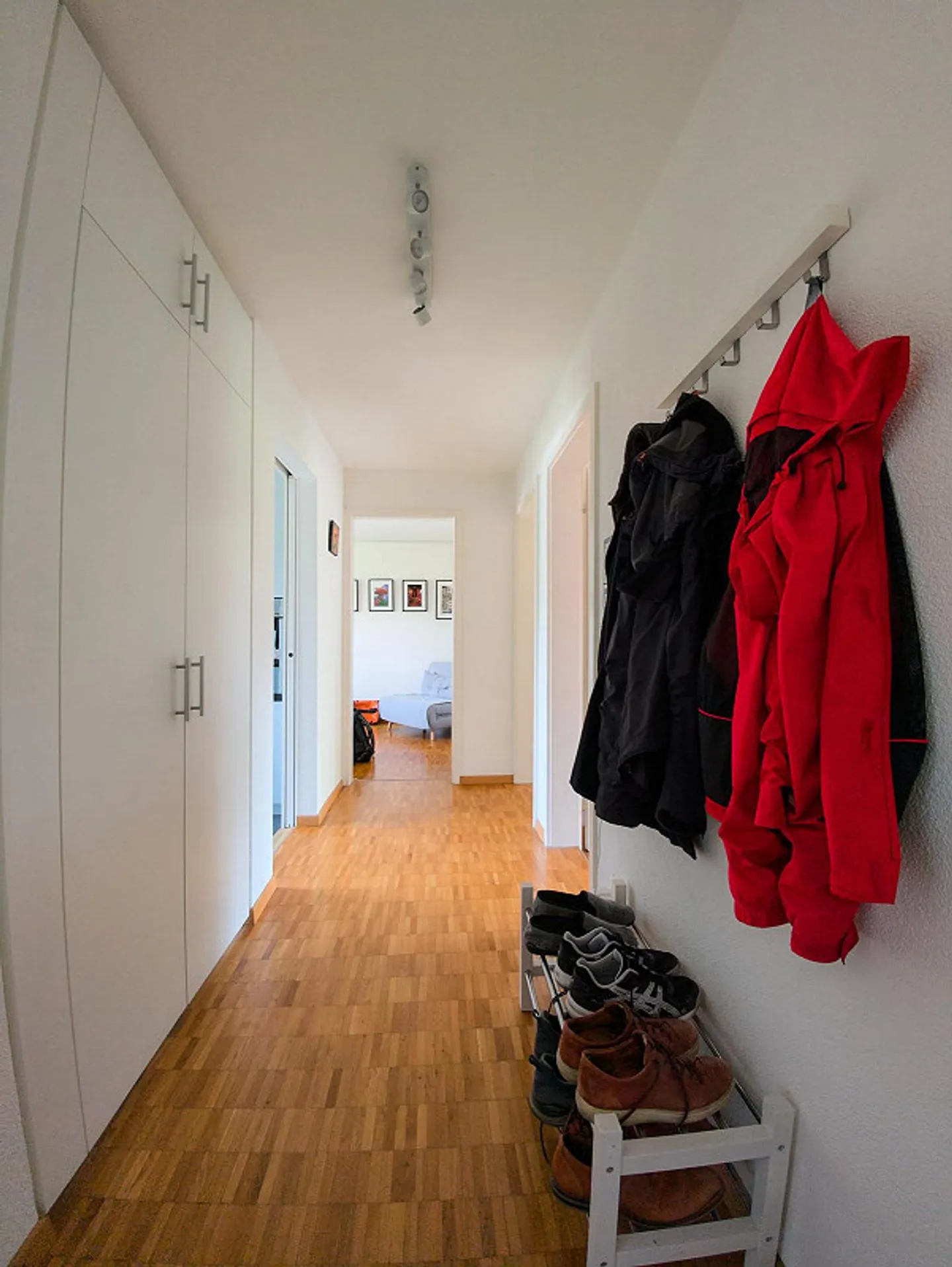 Sunny 3½-room apartment with 2 balconies in a quiet neighborhood - Photo 6 of 7