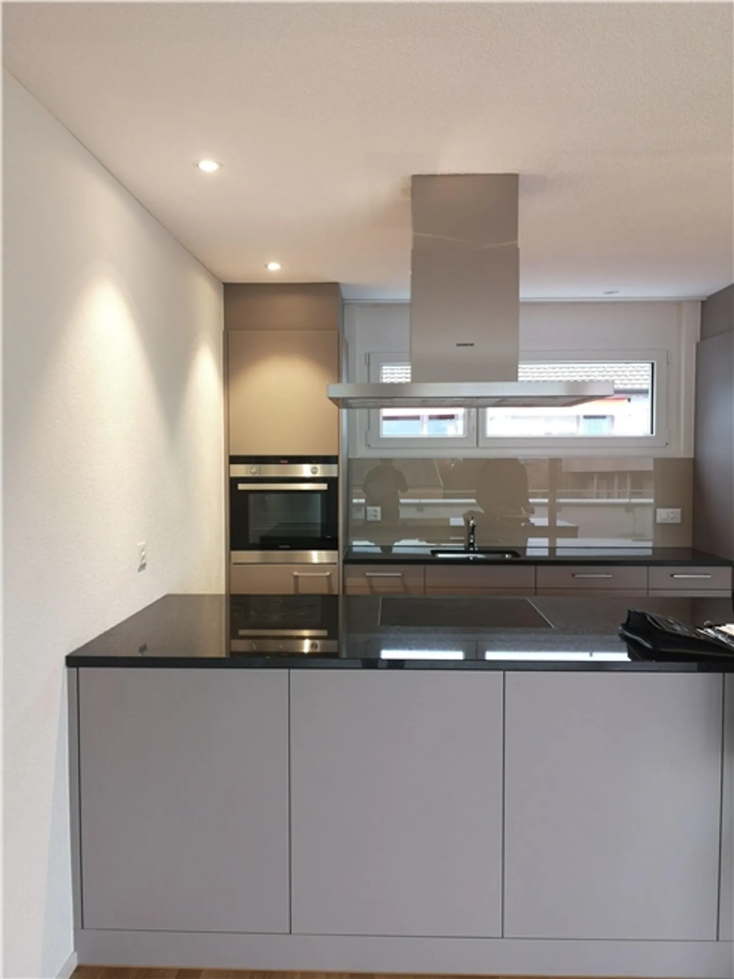 Appartement de rêve avec immense terrasse sur le toit avec soleil du soir - Photo 4 sur 13