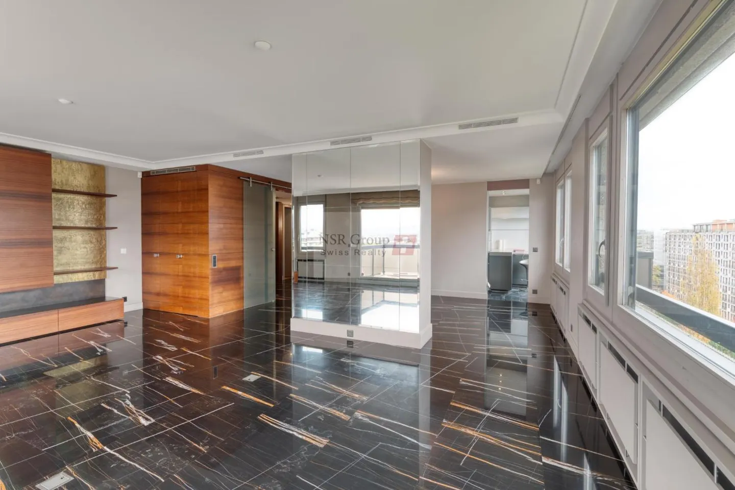 Appartement rénové avec vue panoramique - Photo 3 sur 7
