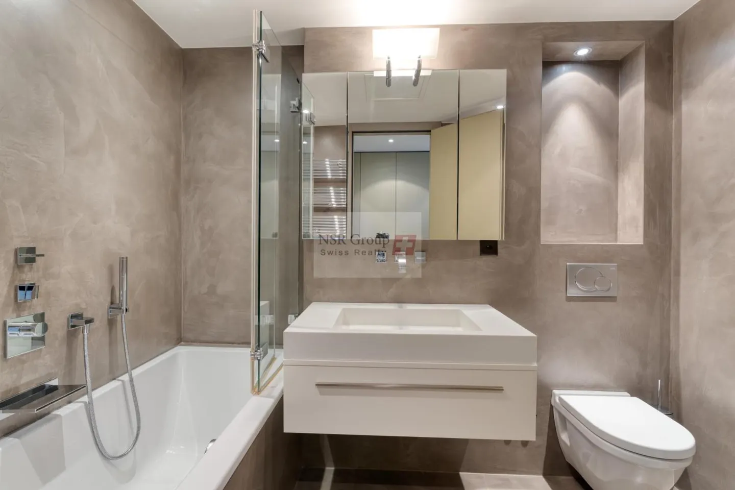 Appartement rénové avec vue panoramique - Photo 7 sur 7