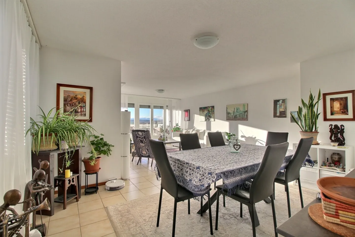 Appartamento familiare mozzafiato di 140 m² al 6° piano a Friburgo - Foto 1 di 13