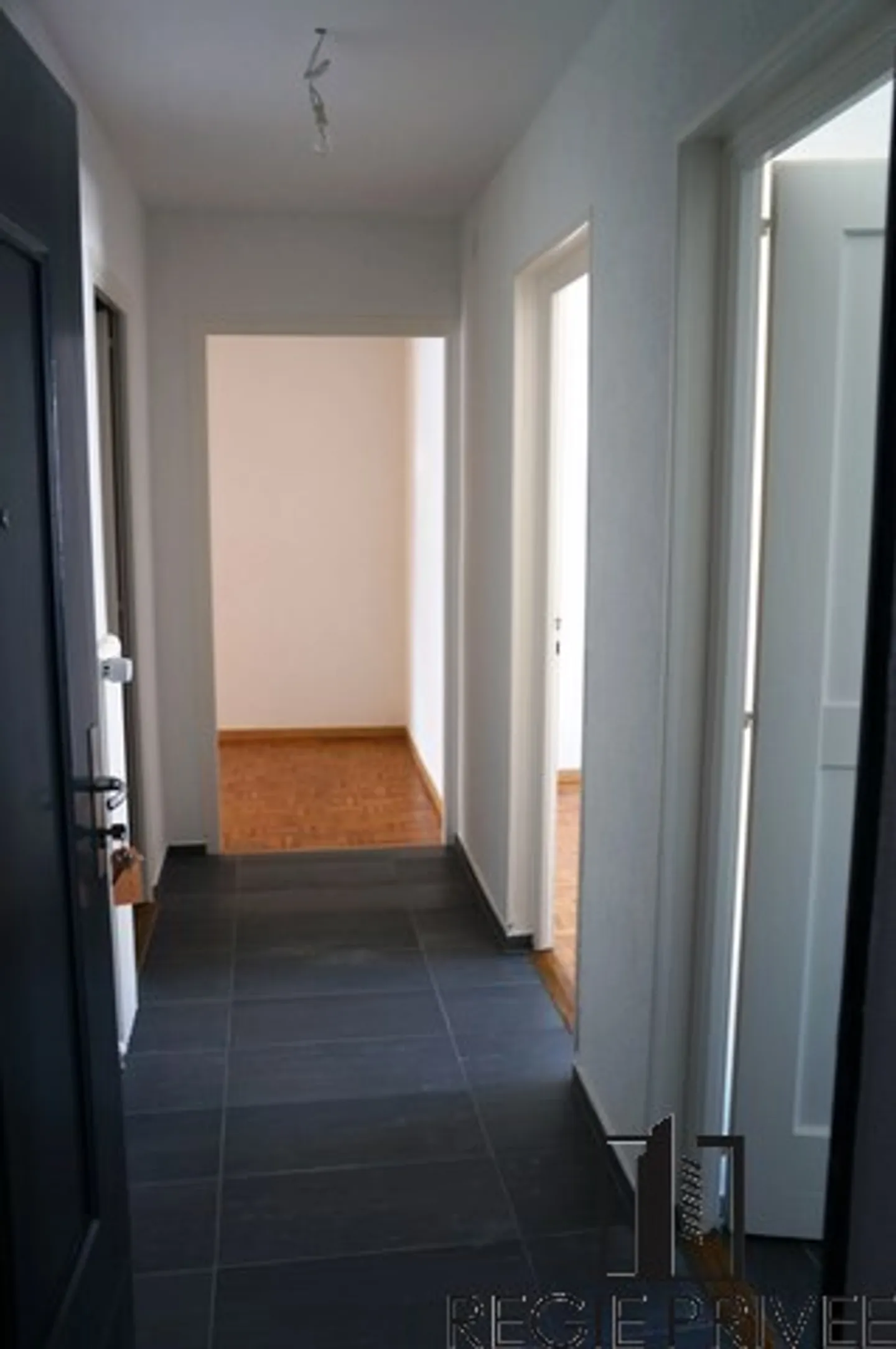 2.5-room apartment with balcony - Photo 2 of 6