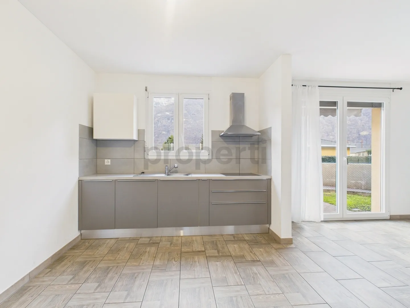 Maison de ville moderne avec 4,5 pièces et jardin à Cresciano - Photo 5 sur 13