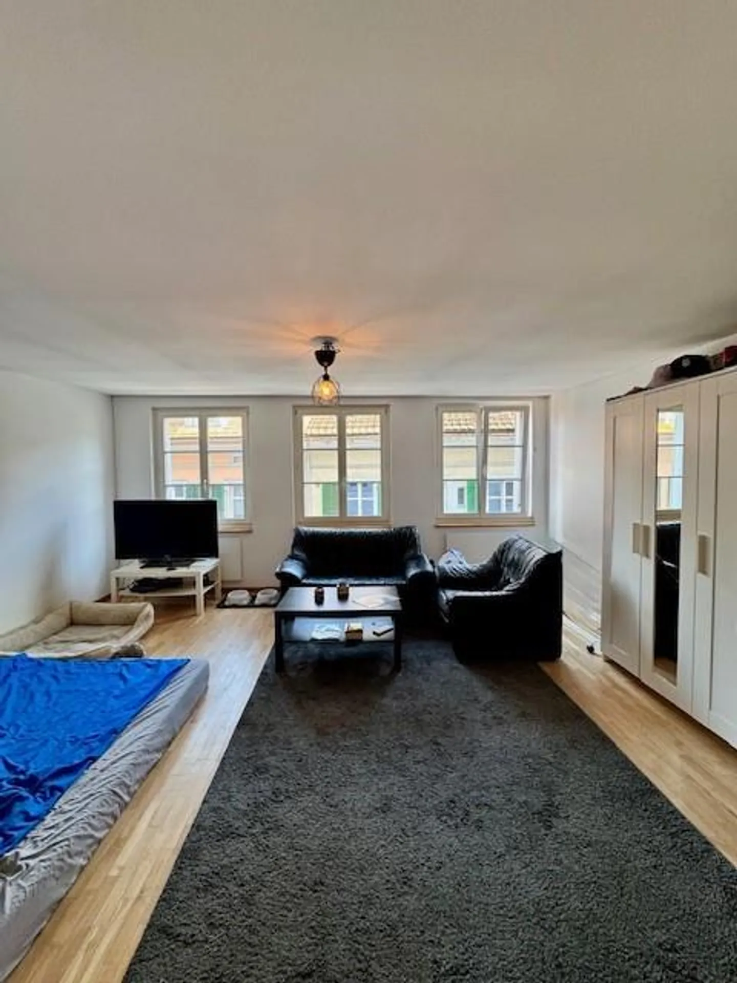 Charmante appartement 1.5 pièces avec balcon dans la vieille ville de Saint-Gall - Photo 2 sur 18