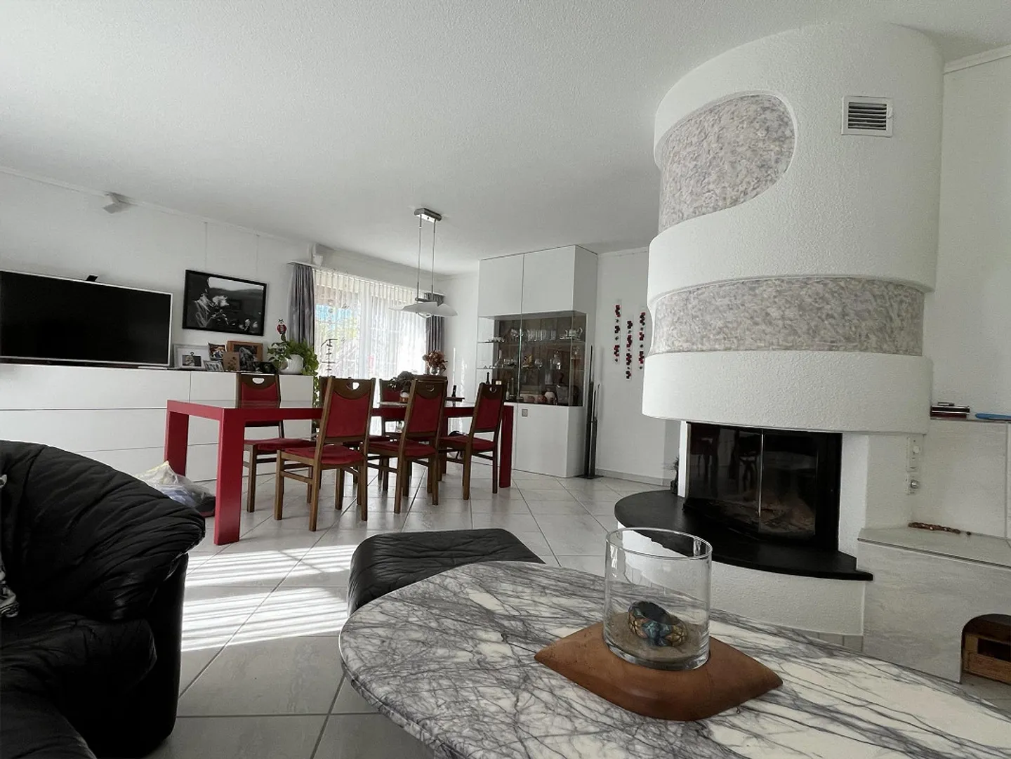 Maison jumelée spacieuse de 6,5 pièces dans un emplacement calme et privilégié - Photo 2 sur 14