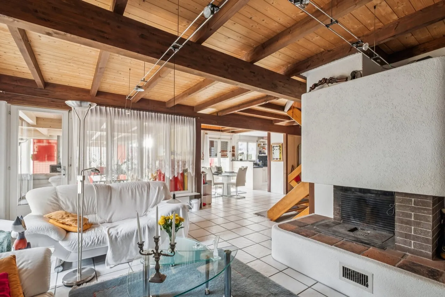 Family-friendly and spacious living in an ideal location - Photo 3 of 8