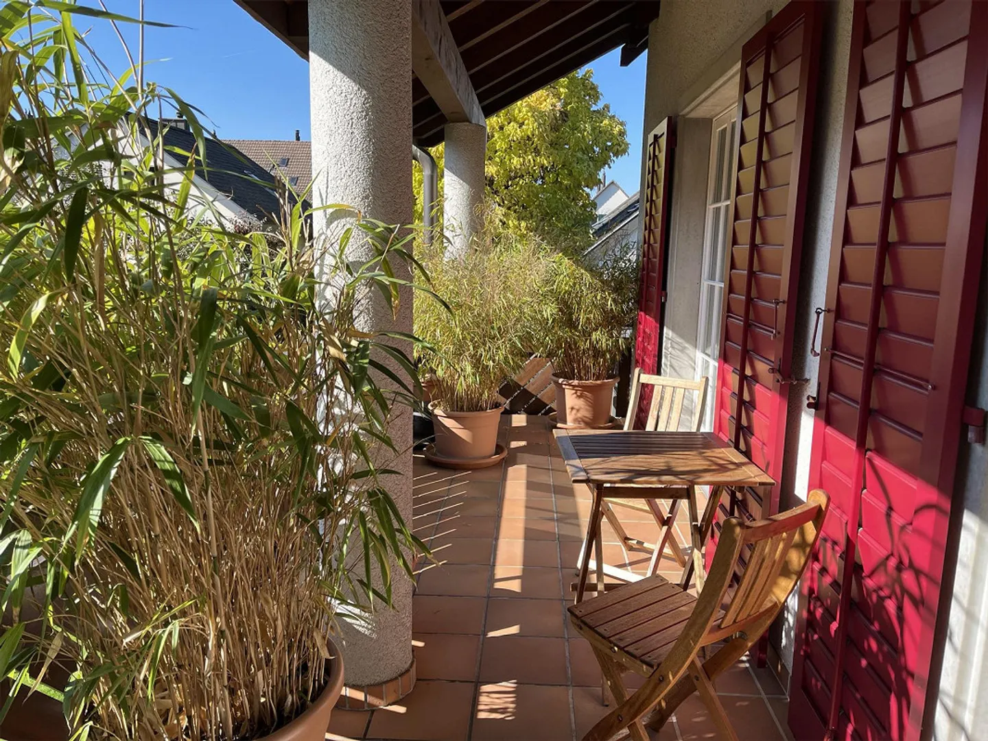 Maison jumelée spacieuse de 6,5 pièces dans un emplacement calme et privilégié - Photo 5 sur 14
