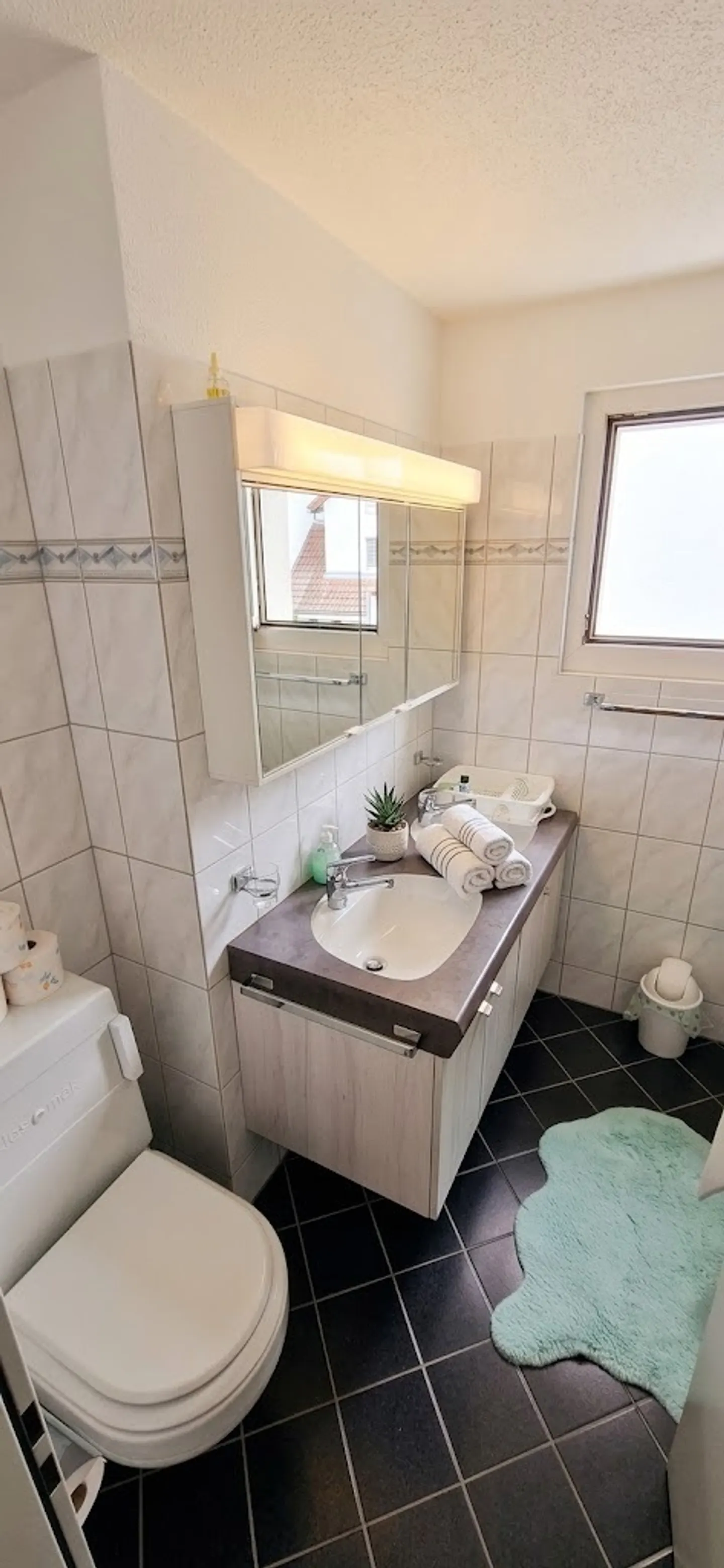 Cozy Apartment in Prime Location - Photo 2 of 3