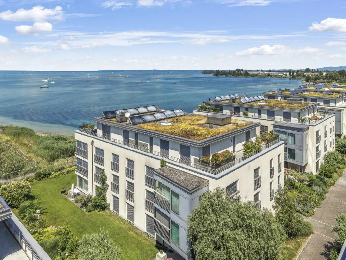 Vie exclusive et privilégiée directement au bord du lac dans un emplacement dégagé avec une vue de rêve - Photo 1 sur 30