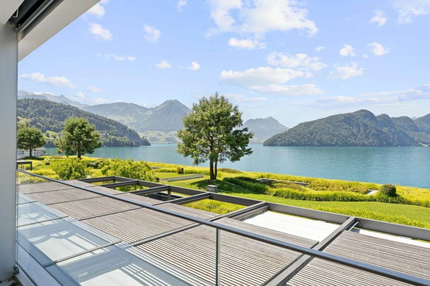 Appartamento 3.5 locali con vista unica sul lago - Foto 3 di 11