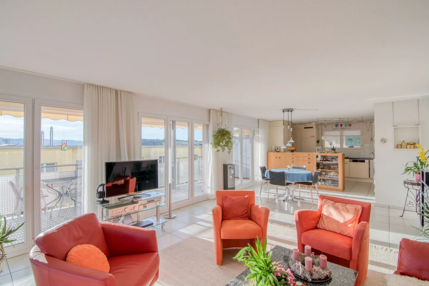 Bathed in Light and Alpine Panorama: Spacious, Barrier-Free 5.5-Room Garden Apartment - Photo 5 of 33